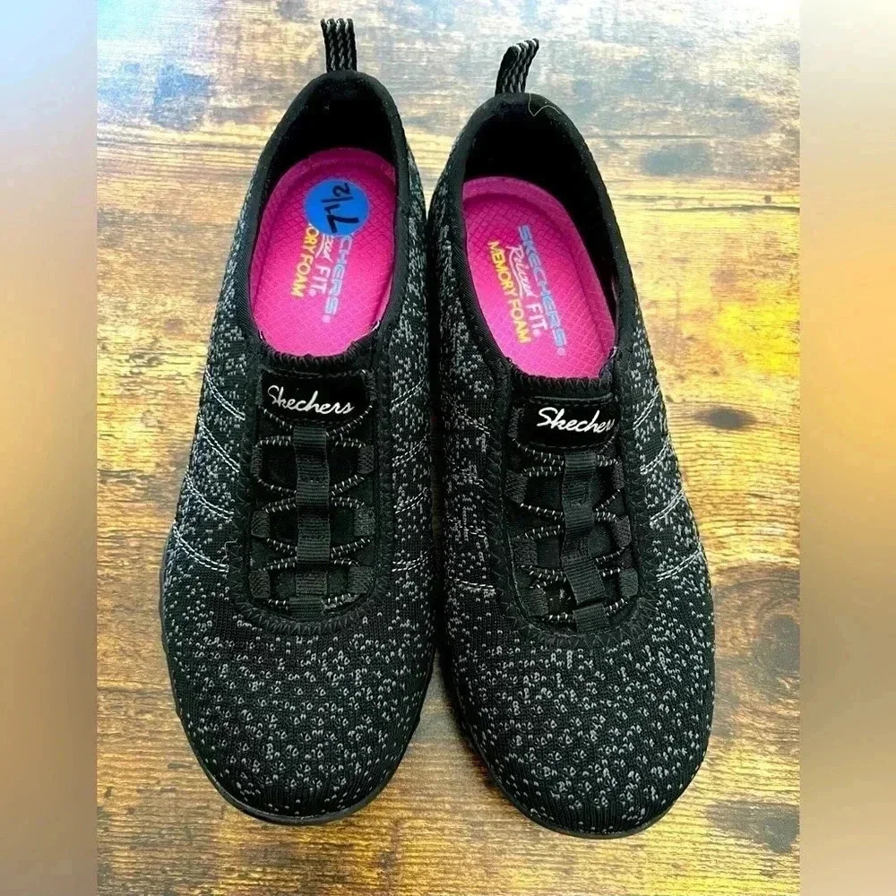 Skechers | Womens Relaxed Fit: Breathe Easy - Just Chill slip on shoe. Size: 7.5